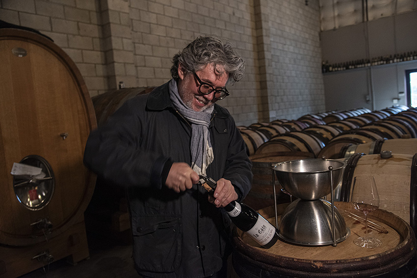 USA, California, Santa Barbara, Sta. Rita Hills, Lompoc. Domaine de la Côte, owner and winemaker Sashi Moorman